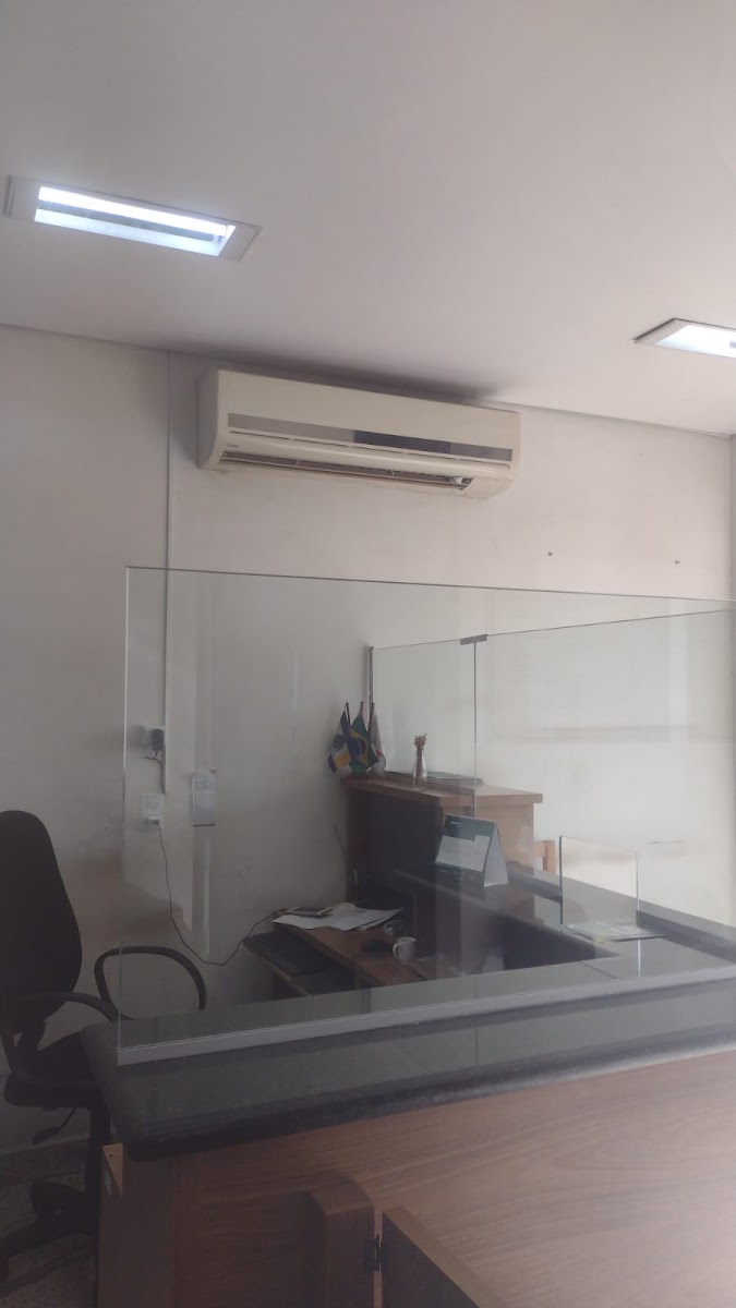 Unidade interna de ar-condicionado em um ambiente comercial, foto da galeria da ficha no Google Maps